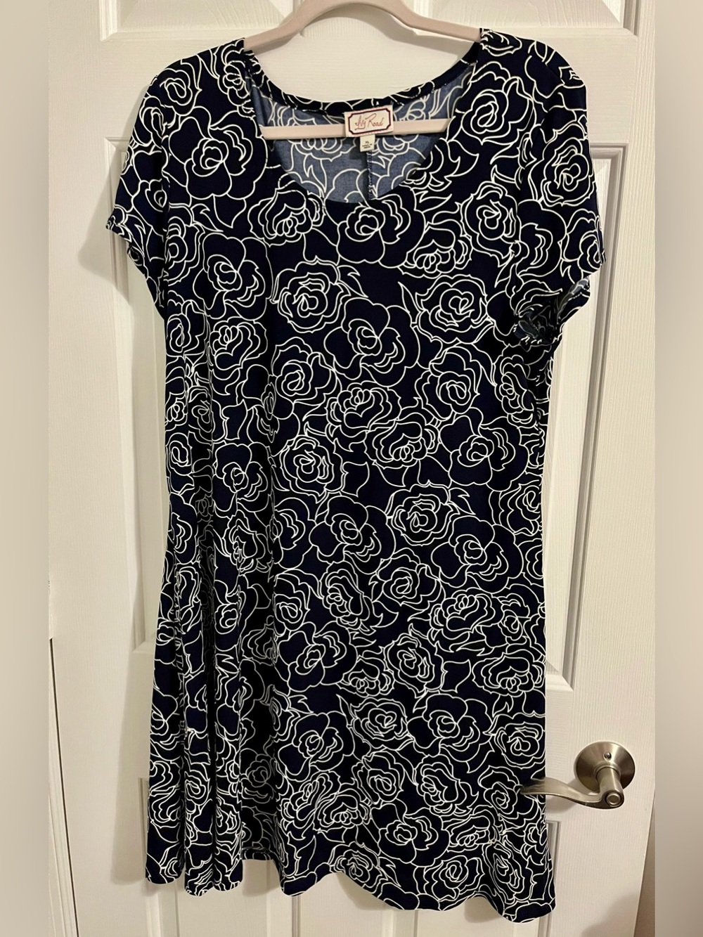 Women’s Ivy Road Navy Blue Dress with White Floral Outline XL